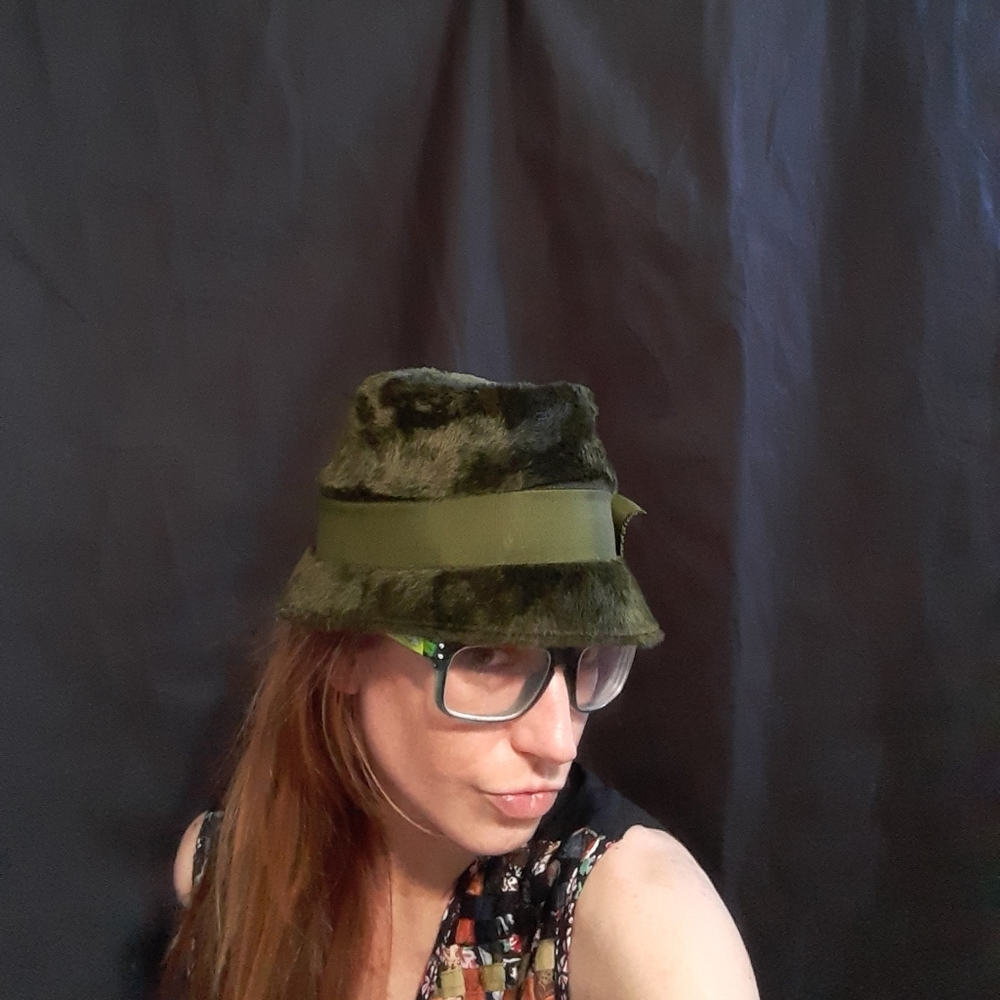 1960's Duchess of Italy bucket hat w/ bow - Picture 2 of 8